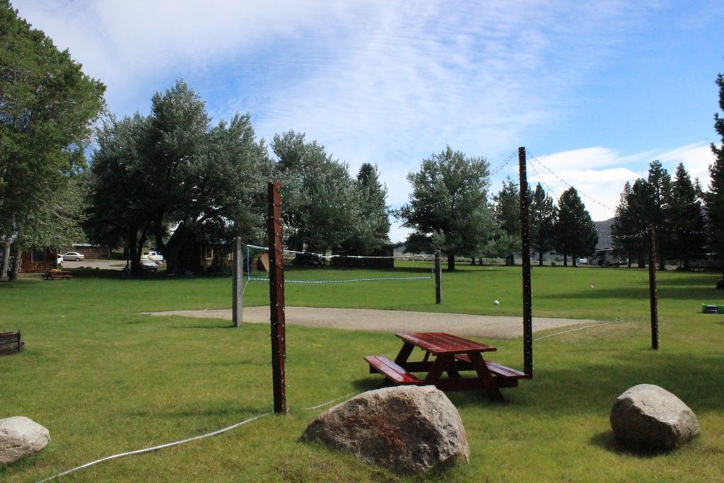 Twin Lakes Resort Bridgeport Esterno foto